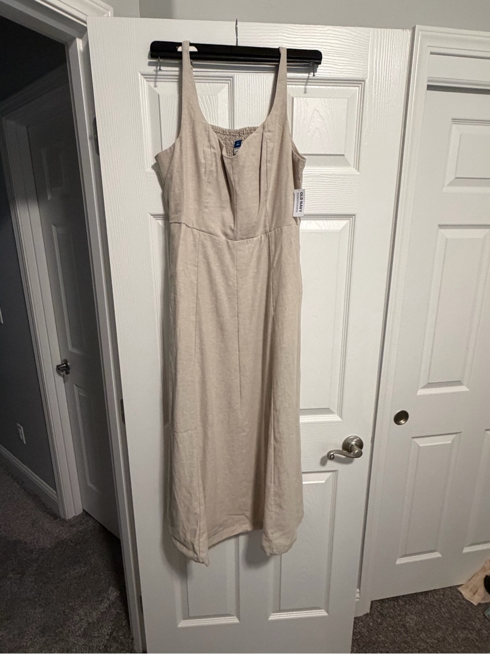 Old Navy Sleeveless Midi Dress in Light Beige